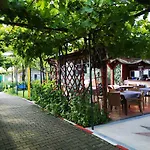 Nina 4* Douăzeci şi Trei August