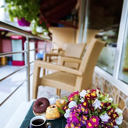 Nina 4* Douăzeci şi Trei August