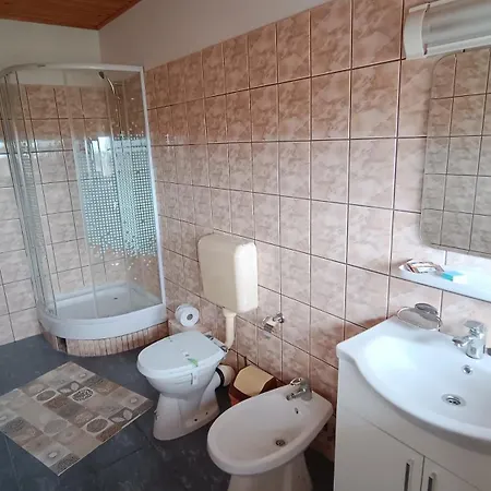 Nina 4* Douăzeci şi Trei August